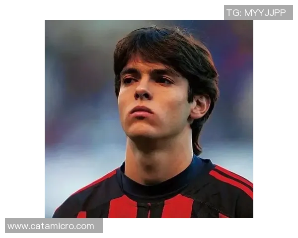 帅气头像足球明星展现风采与魅力的完美结合与精彩瞬间